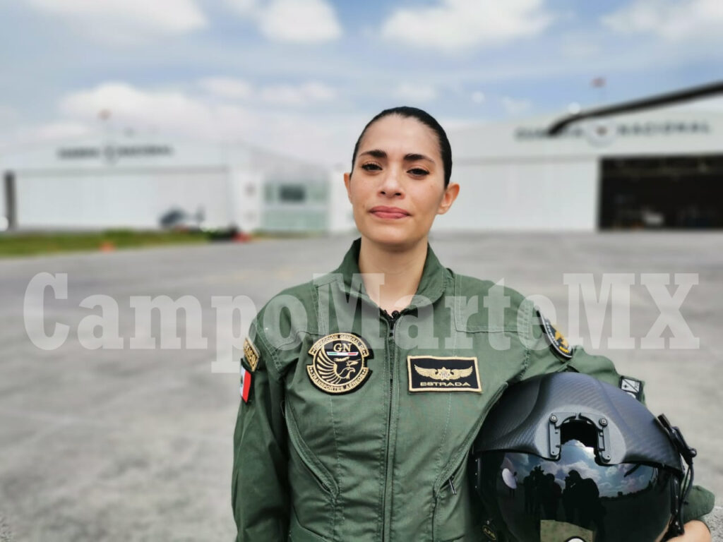 Capitana Emy Estrada, piloto Black Hawk UH-60M Guardia Nacional. Desfile militar 2020