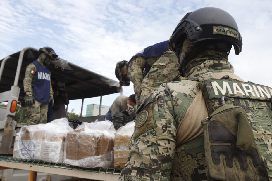 Incinera la SEMAR más de 700 kilos de cocaína asegurada al narco