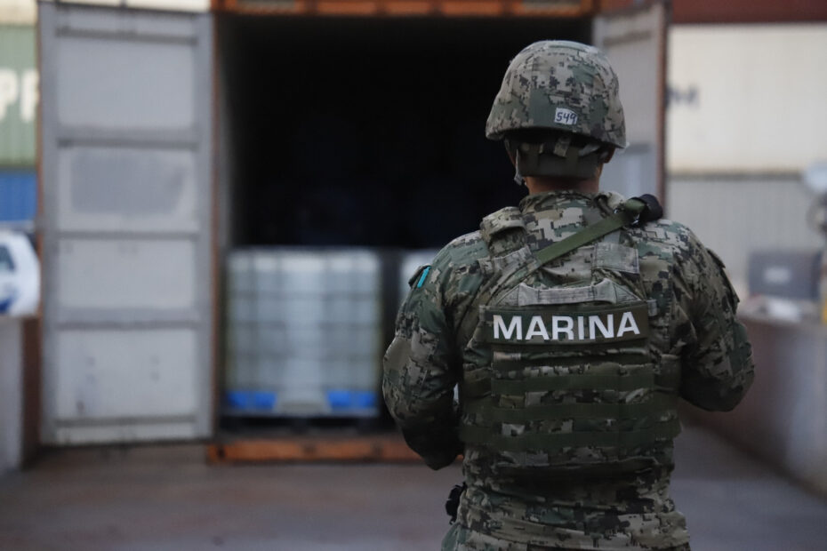 En Manzanillo, la SEMAR y FGR inactivaron sustancia para producir metanfetaminas